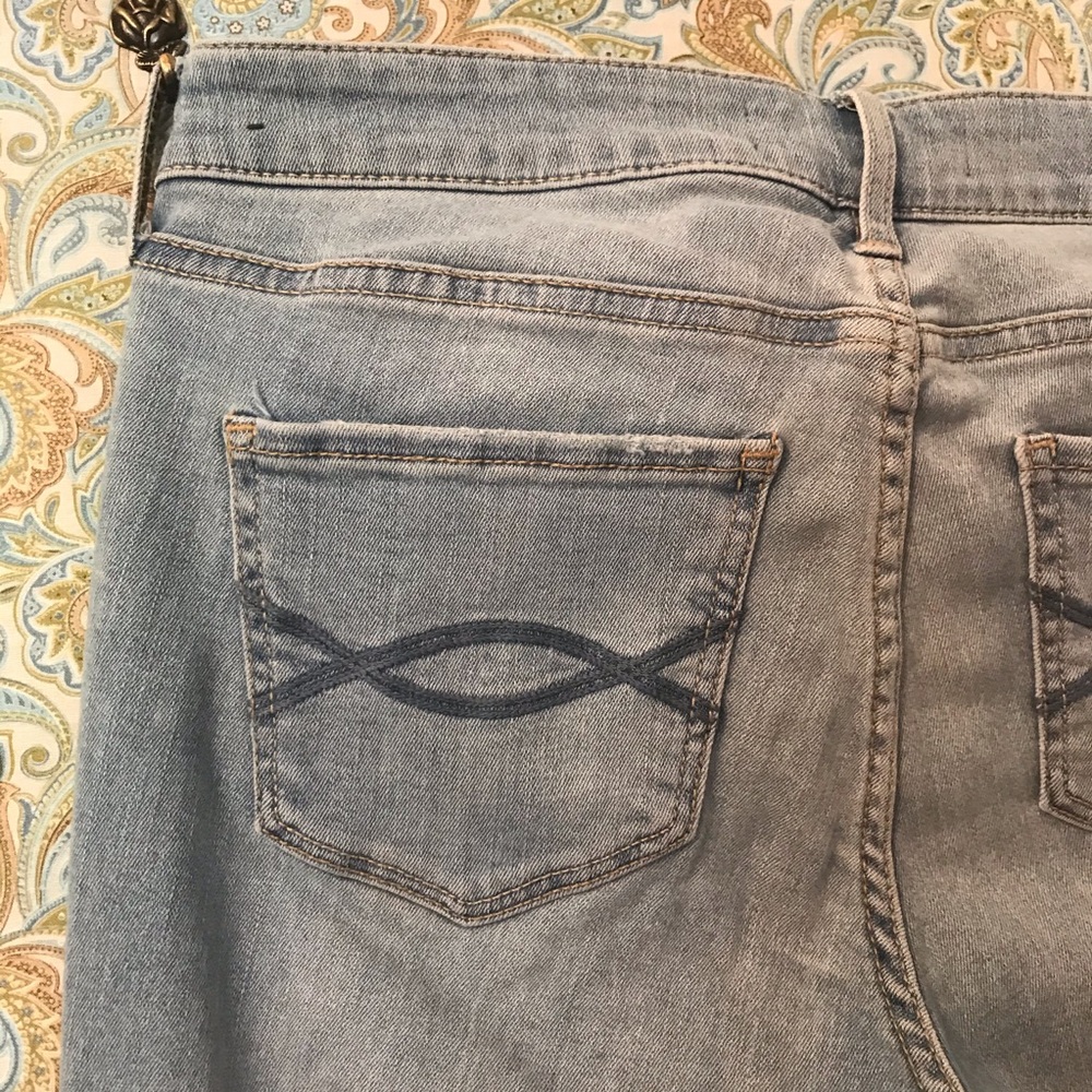 Abercrombie Light Wash Embellished Ripped Jeans - Picture 5 of 6